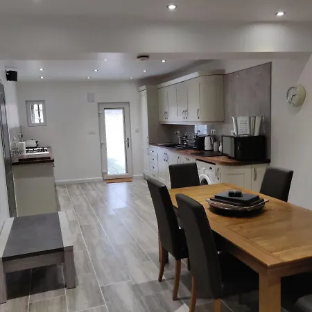 Dobbies Adults Only Boutique Apartment